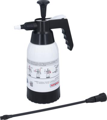 Spray gun for manual cleaning